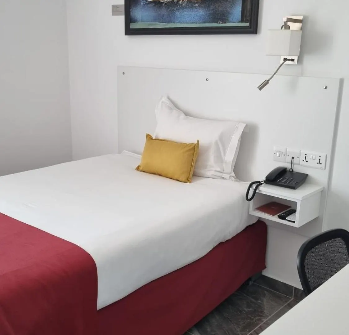 לרנקה Art & Wine Boutique Hotel מלון דירות