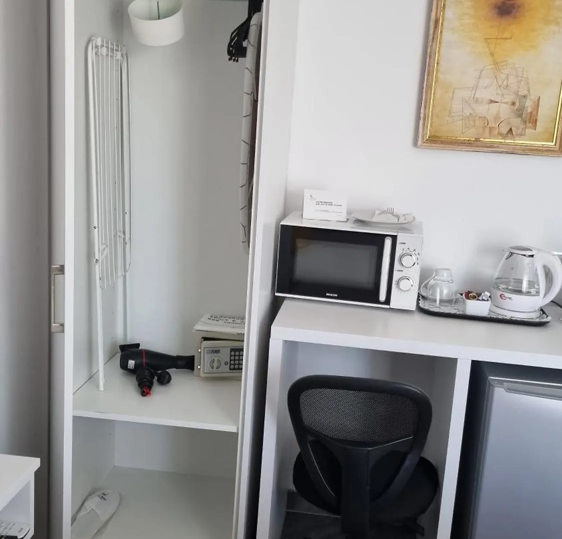 לרנקה Art & Wine Boutique Hotel