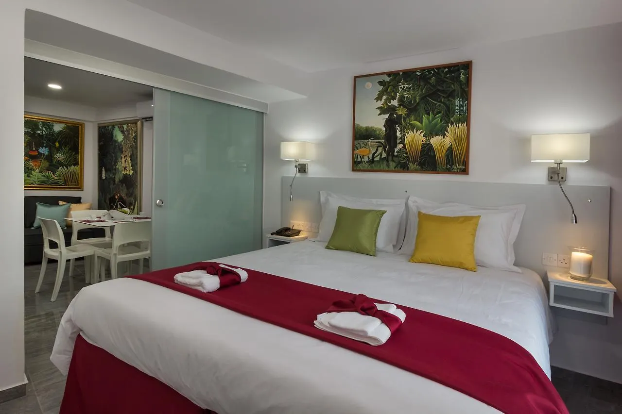 לרנקה Art & Wine Boutique Hotel מלון דירות