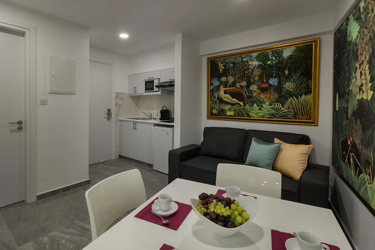לרנקה Art & Wine Boutique Hotel קפריסין