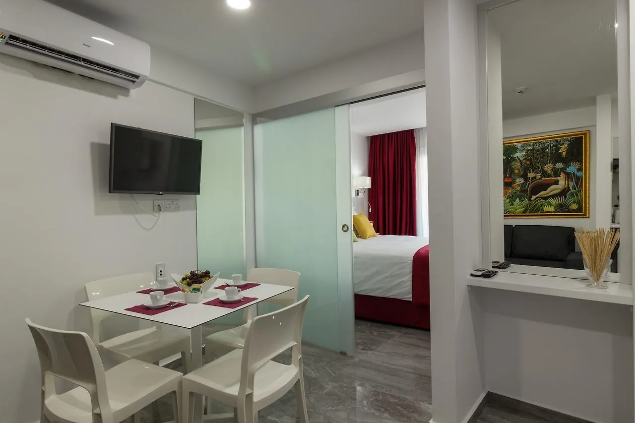 לרנקה Art & Wine Boutique Hotel מלון דירות