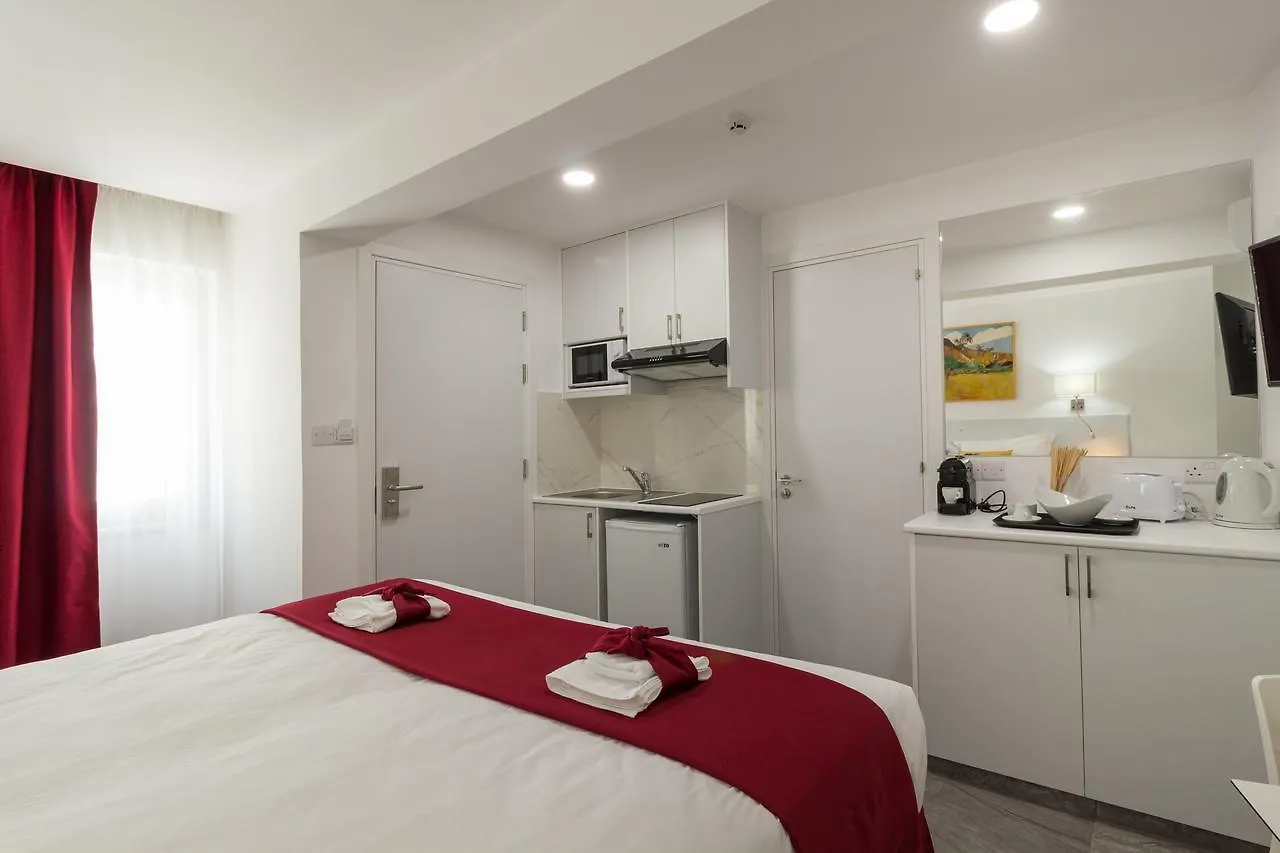 לרנקה Art & Wine Boutique Hotel