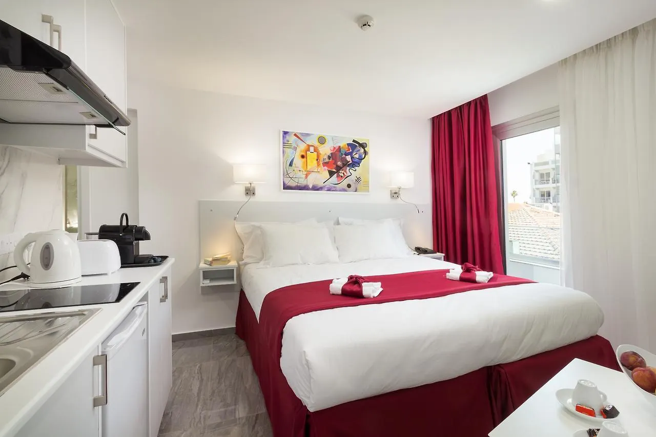 מלון דירות לרנקה Art & Wine Boutique Hotel