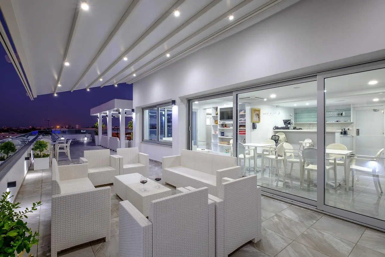 מלון דירות לרנקה Art & Wine Boutique Hotel
