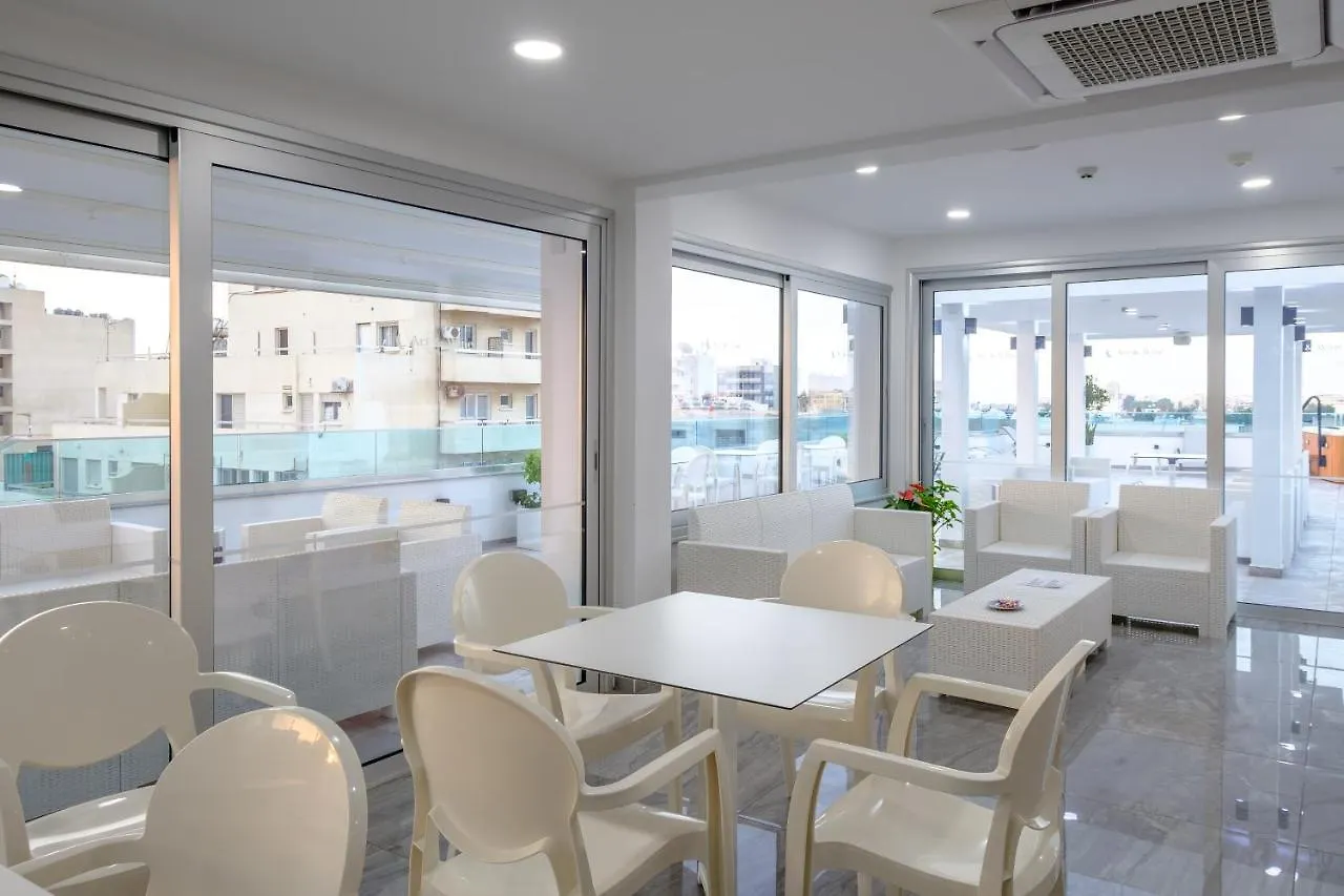 מלון דירות לרנקה Art & Wine Boutique Hotel