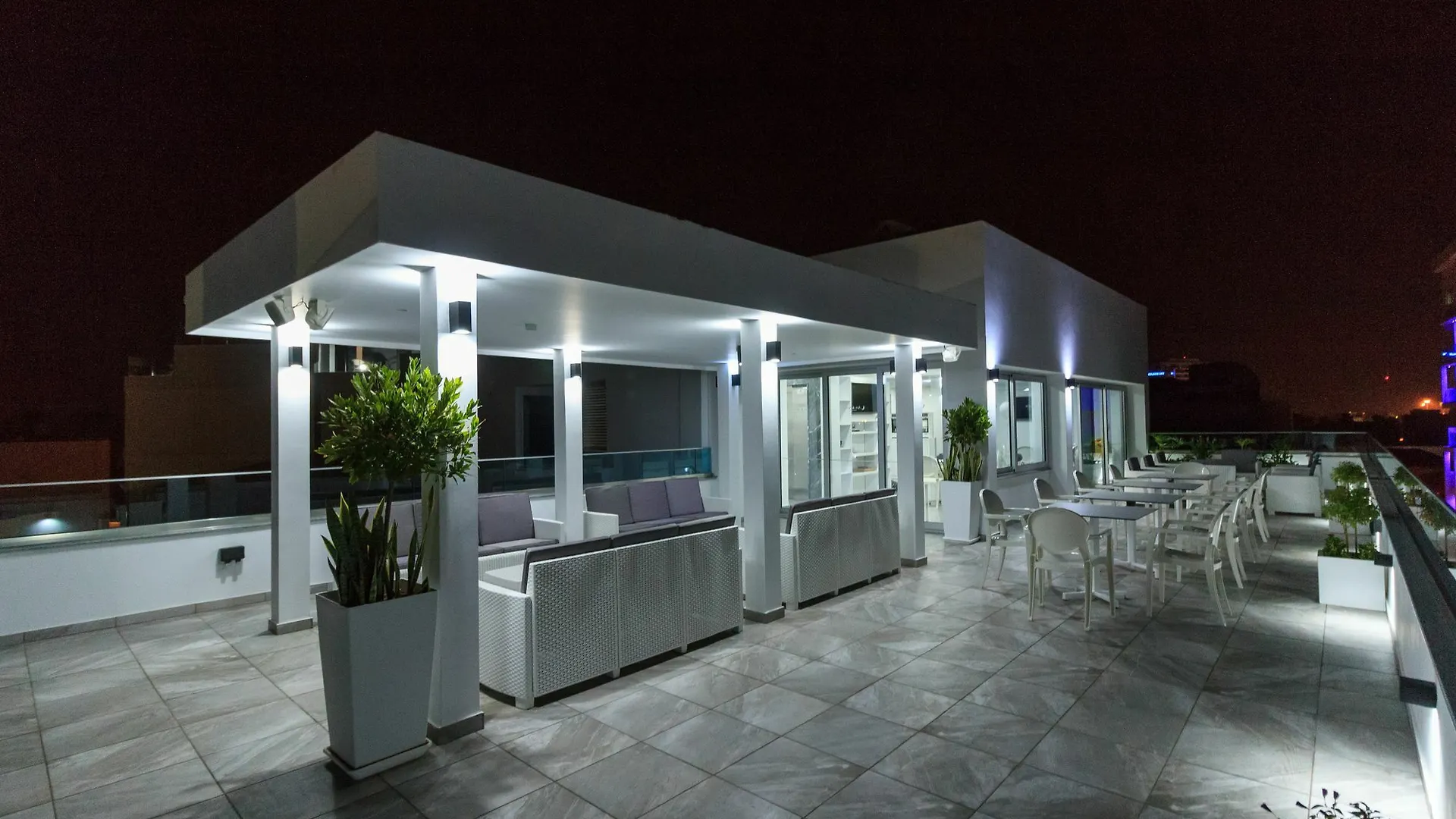 מלון דירות לרנקה Art & Wine Boutique Hotel