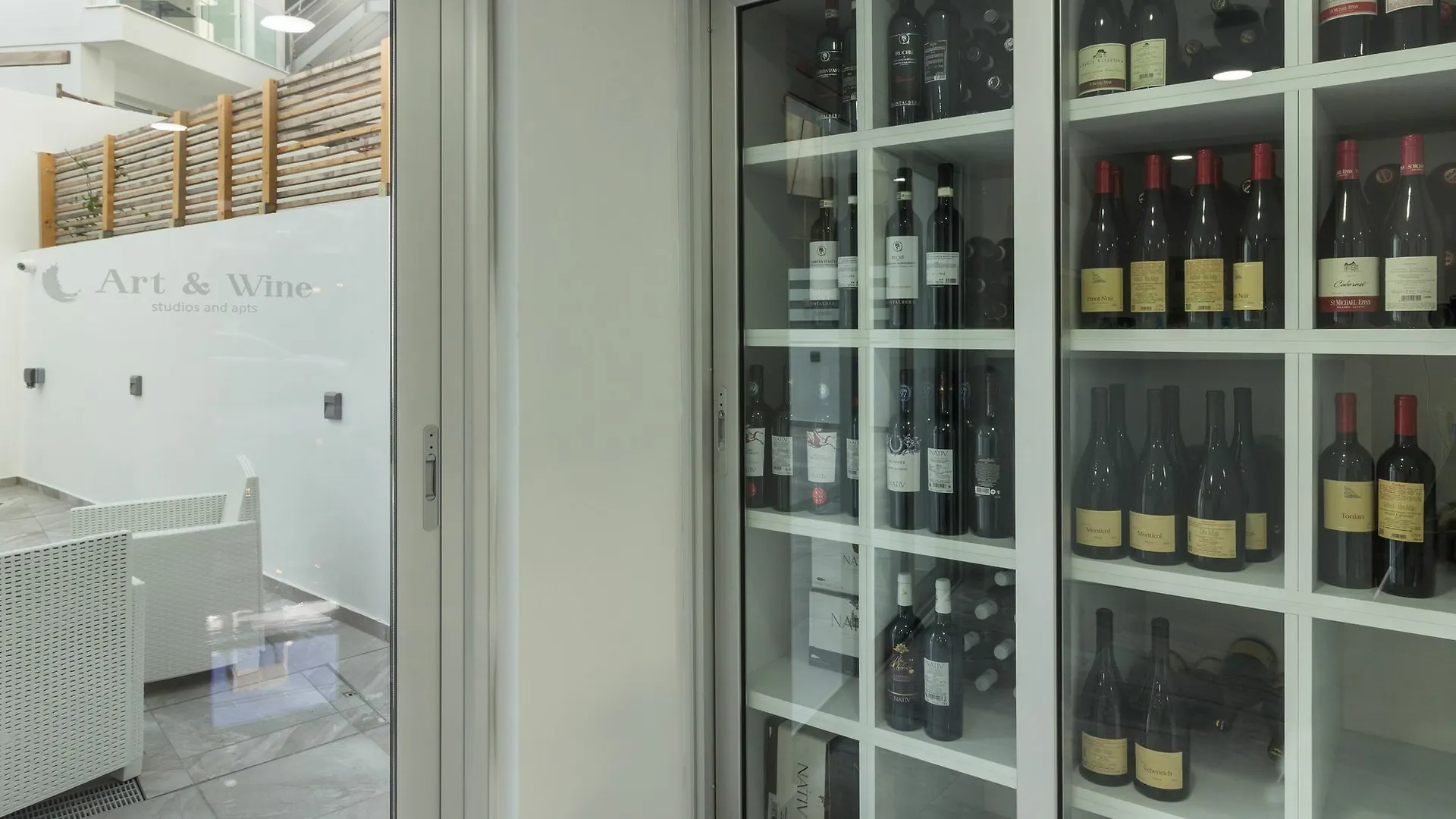 לרנקה Art & Wine Boutique Hotel קפריסין