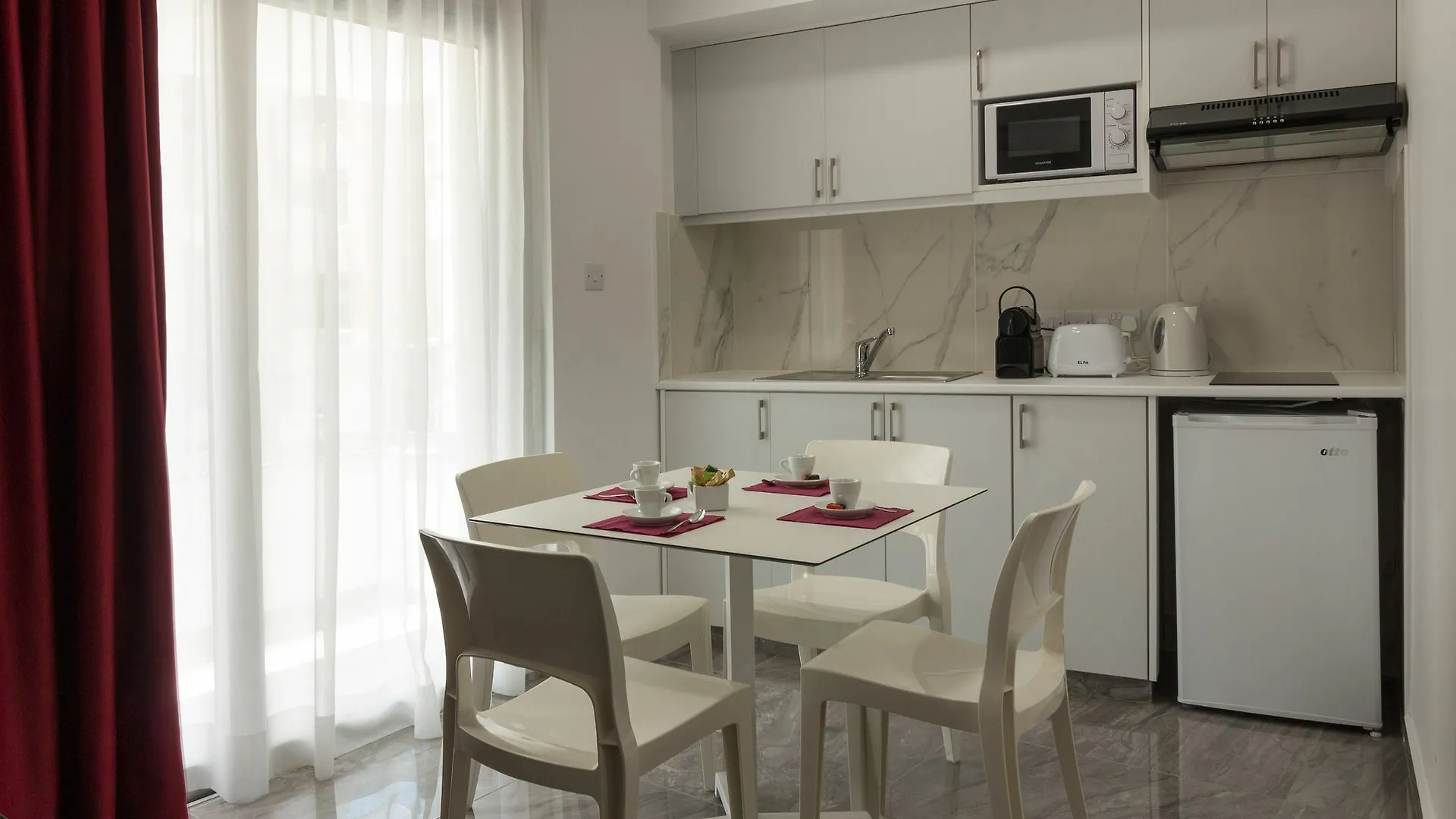לרנקה Art & Wine Boutique Hotel