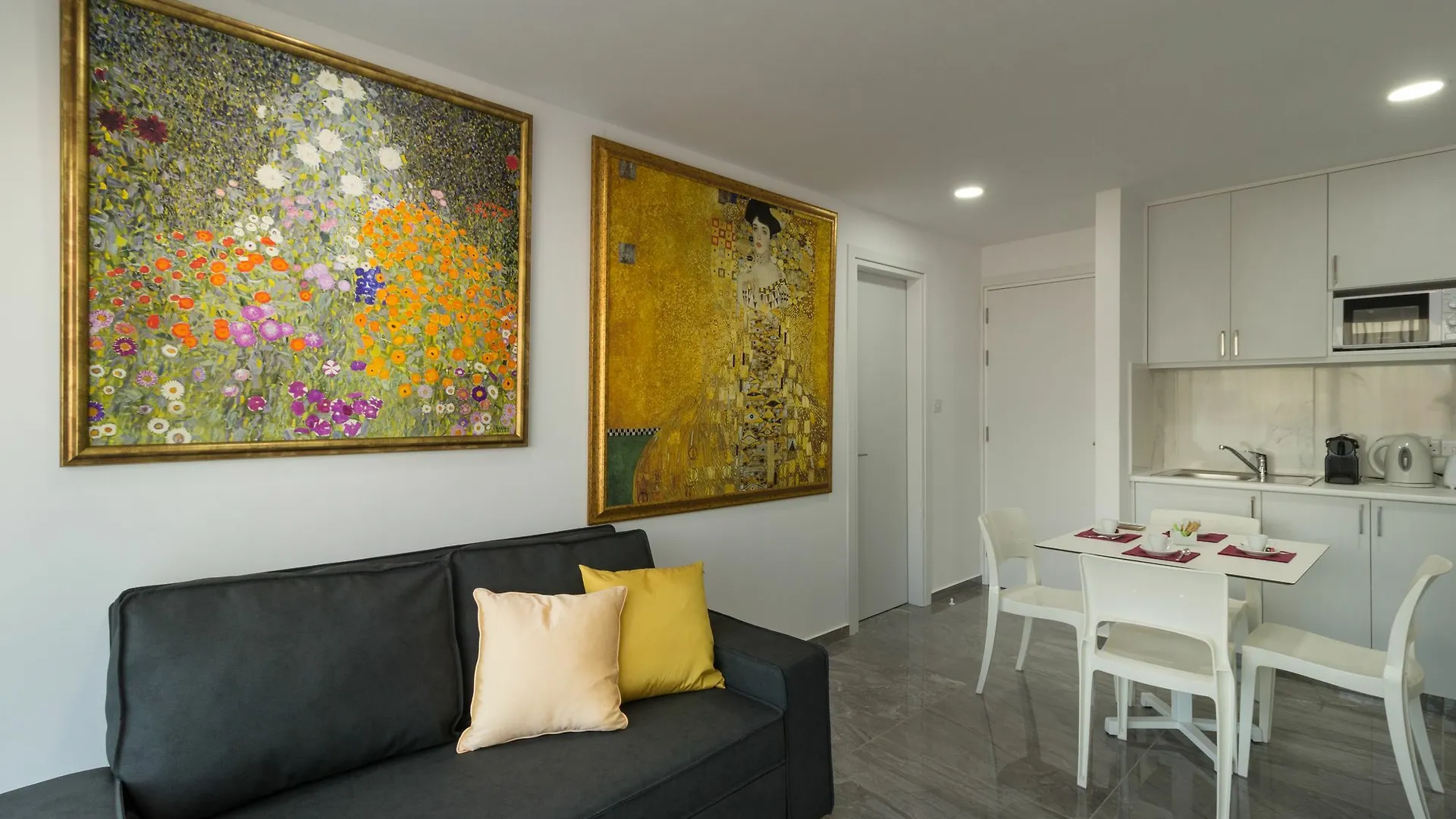 לרנקה Art & Wine Boutique Hotel 3*,